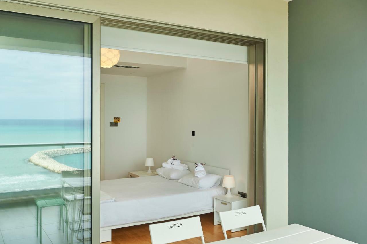 Finikoudes Luxury Apartments Ларнака Екстериор снимка