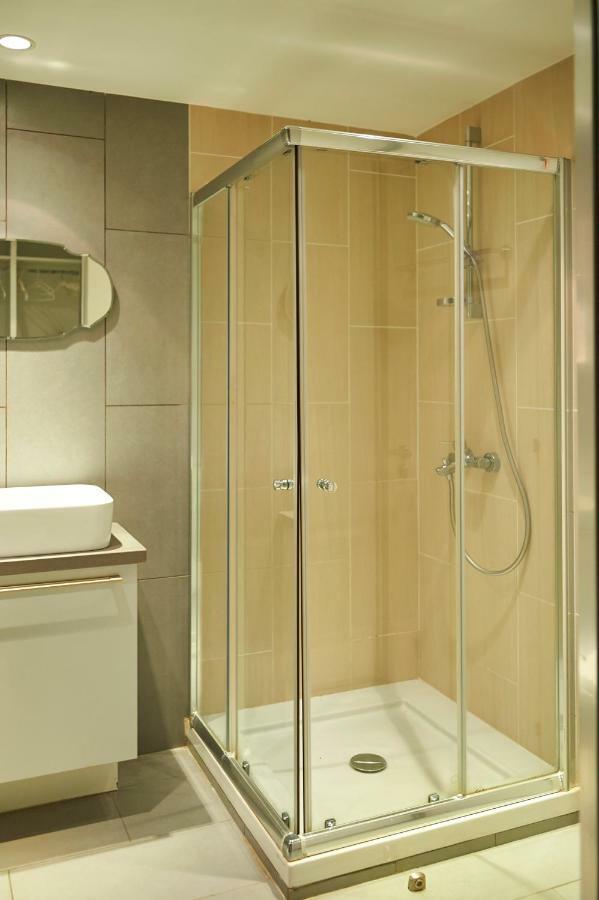Finikoudes Luxury Apartments Ларнака Екстериор снимка