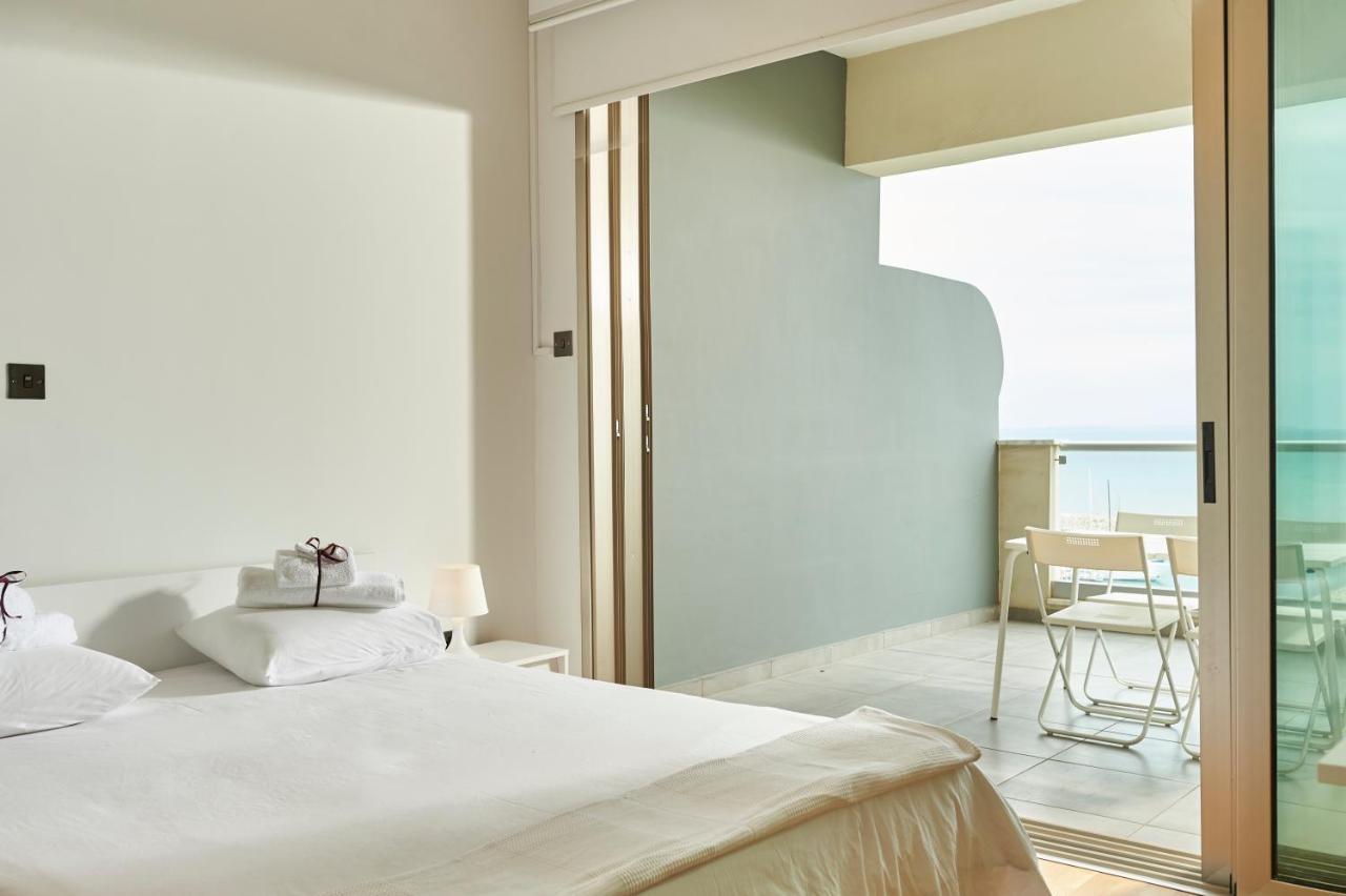 Finikoudes Luxury Apartments Ларнака Екстериор снимка